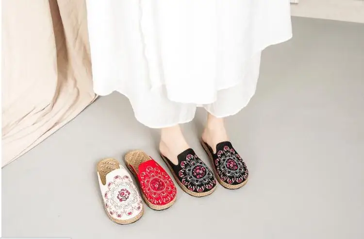 Women Canvas Embroider Wedges Slippers Ladies Vintage Summer Shoe Backless Closed toe Sandals for Girls Retro Slides Beach Shoes