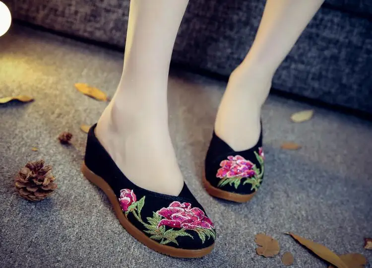 Women Canvas Embroider Wedges Slippers Ladies Vintage Summer Shoe Backless Closed toe Sandals for Girls Retro Slides Beach Shoes