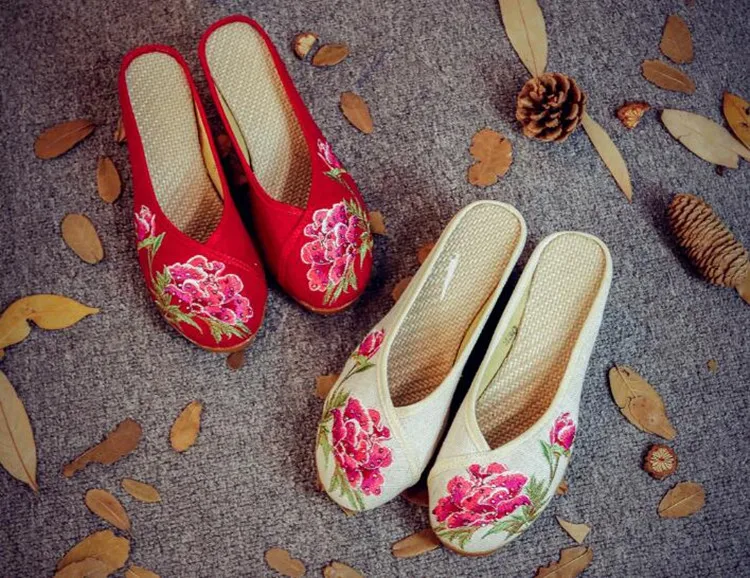 Women Canvas Embroider Wedges Slippers Ladies Vintage Summer Shoe Backless Closed toe Sandals for Girls Retro Slides Beach Shoes