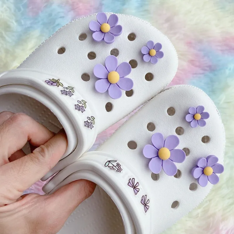 Best Selling Hole Shoes Charms Ready To Put on White Daisy Sunflower Combination Suit Shoe Buckle Girlish Shoes Accessories New