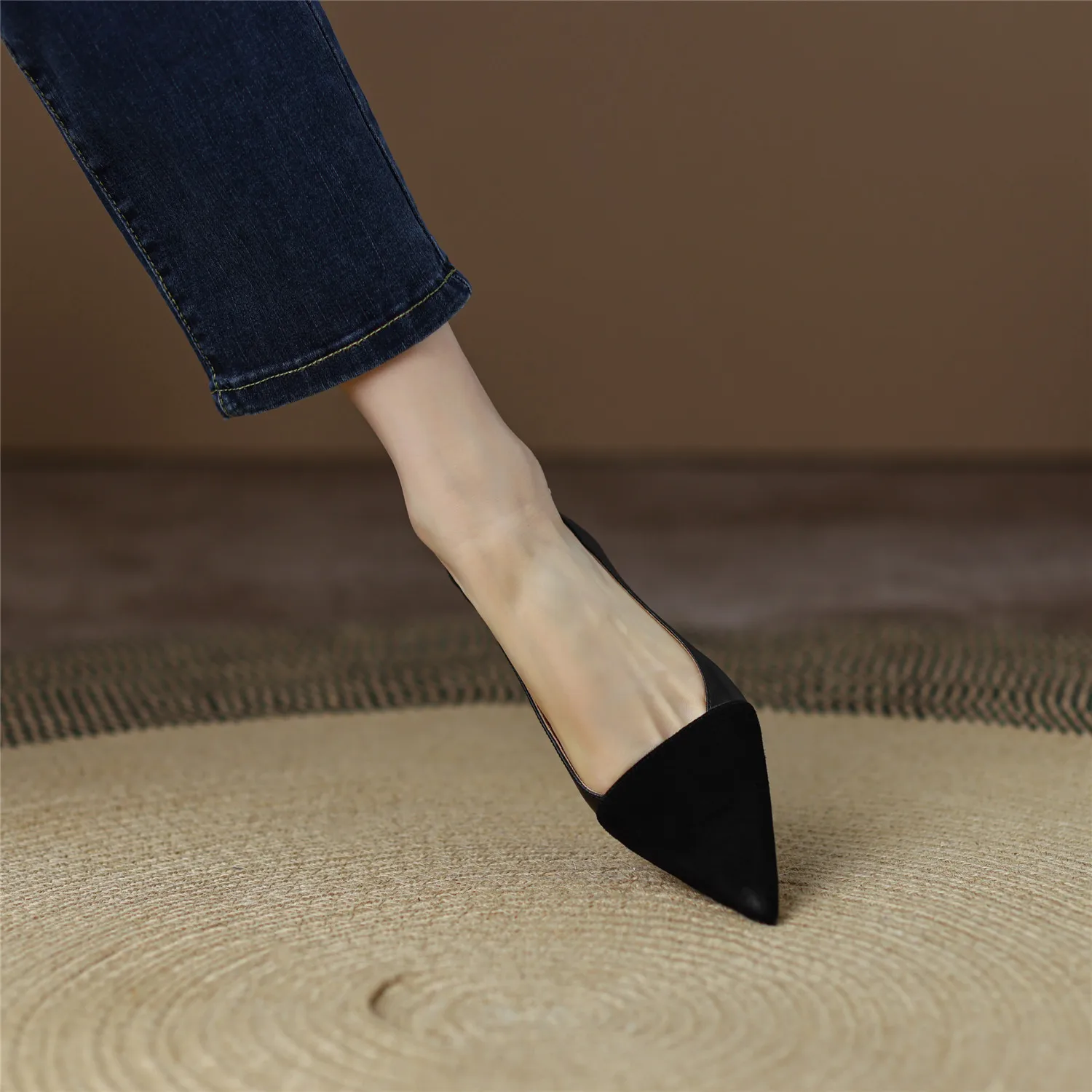 Black Sandals Women 2026 Summer Genuine Leather Slingback Elegant Mid Heel Pointed Comfortable Light Female Shoes Big Size 42