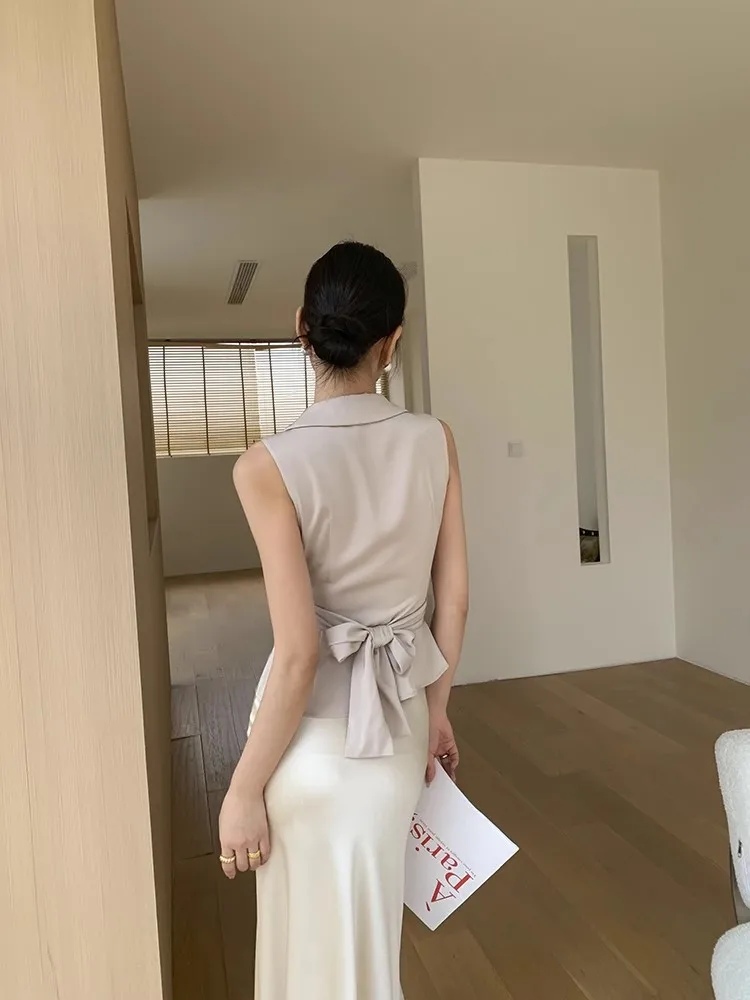 V-Neck Sleeveless Vest For Women In The Summer Of 2024, With A Satin Hanging Neck And A Unique And Versatile Top