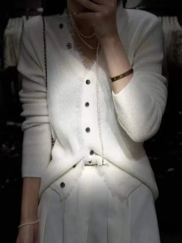 Fashionable tassel v-neck cashmere knit cardigan women chunchun Korean slim top loose sweater sweater coat