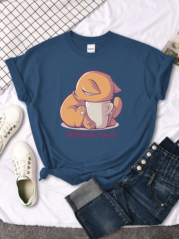 T-Shirts Cat Is Looking At The Cup Lovely Printed T Shirt For Woman Goth Korean Style Women Clothes Funny Vintage Womens Tshirt