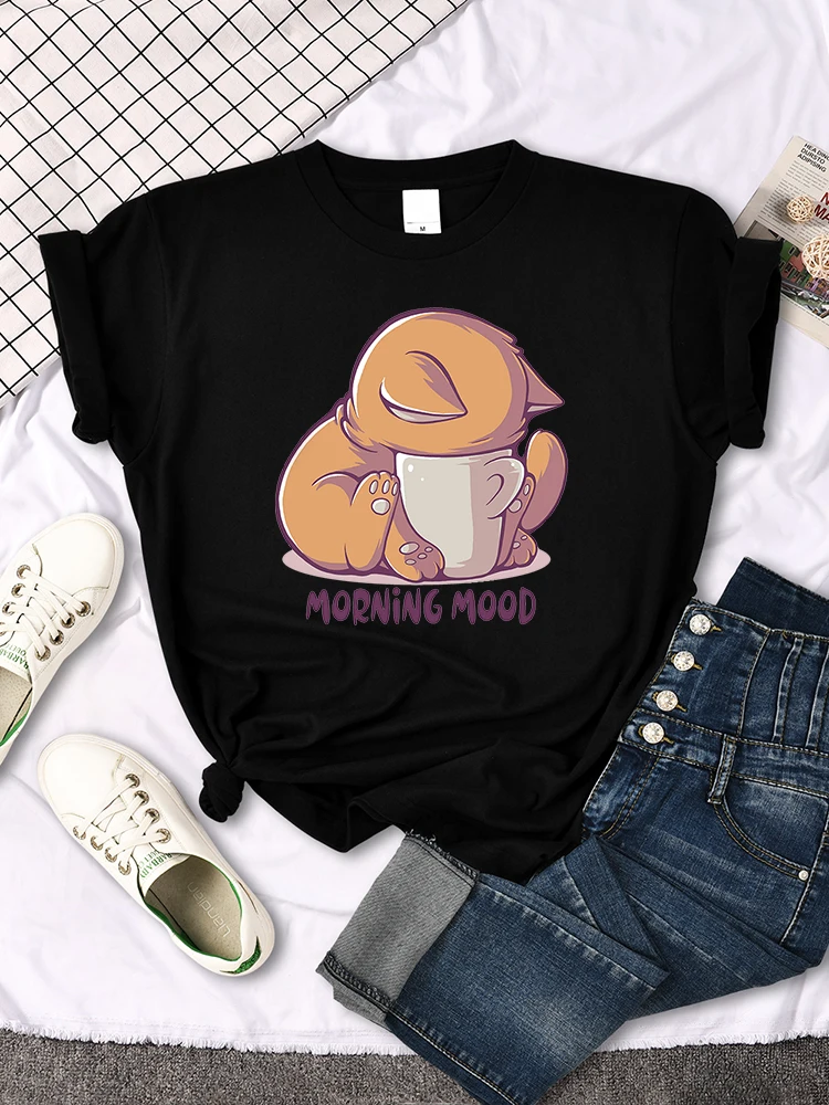 T-Shirts Cat Is Looking At The Cup Lovely Printed T Shirt For Woman Goth Korean Style Women Clothes Funny Vintage Womens Tshirt