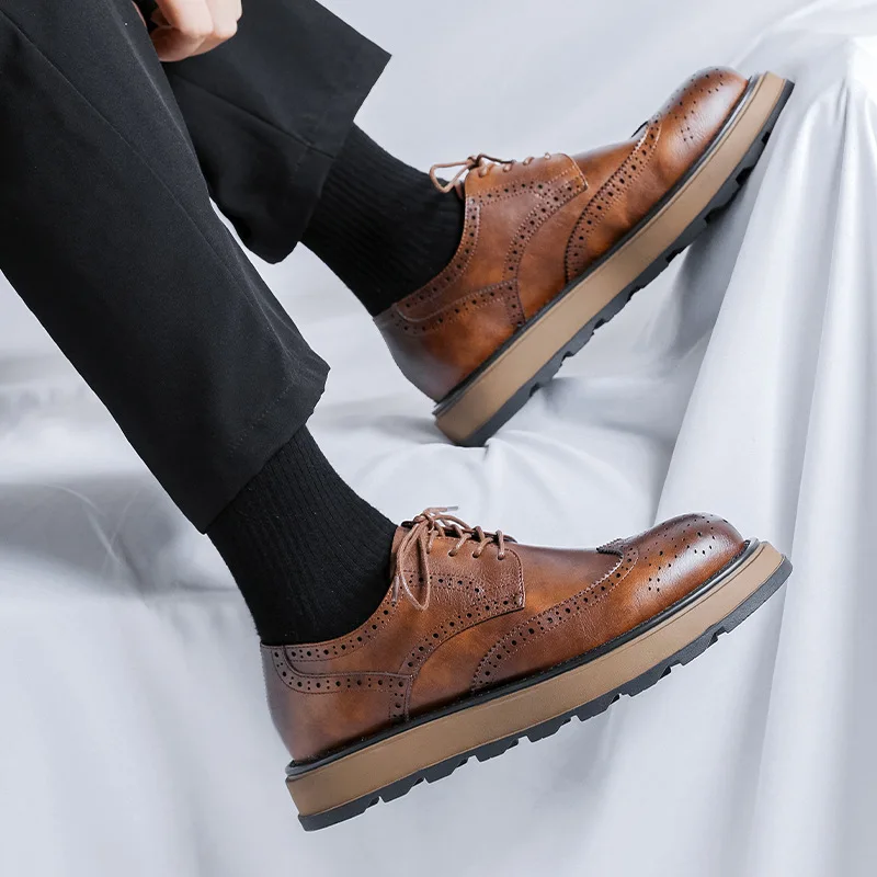 British style men's fashion carved brogue shoes lace-up original leather derby shoe wedding party dress platform footwear zapato