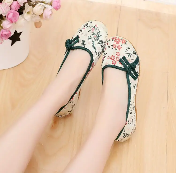 Ethnic Style Embroider Women Shoes Slip on Retro Loafers with Buttons Female Autumn Pumps Vintage Ballet Shoes