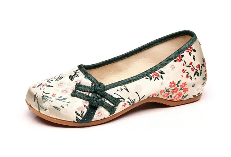 Ethnic Style Embroider Women Shoes Slip on Retro Loafers with Buttons Female Autumn Pumps Vintage Ballet Shoes