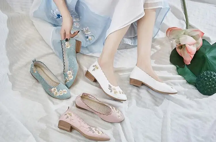 Ethnic Style Embroider Women Shoes Slip on Retro Loafers with Buttons Female Autumn Pumps Vintage Ballet Shoes