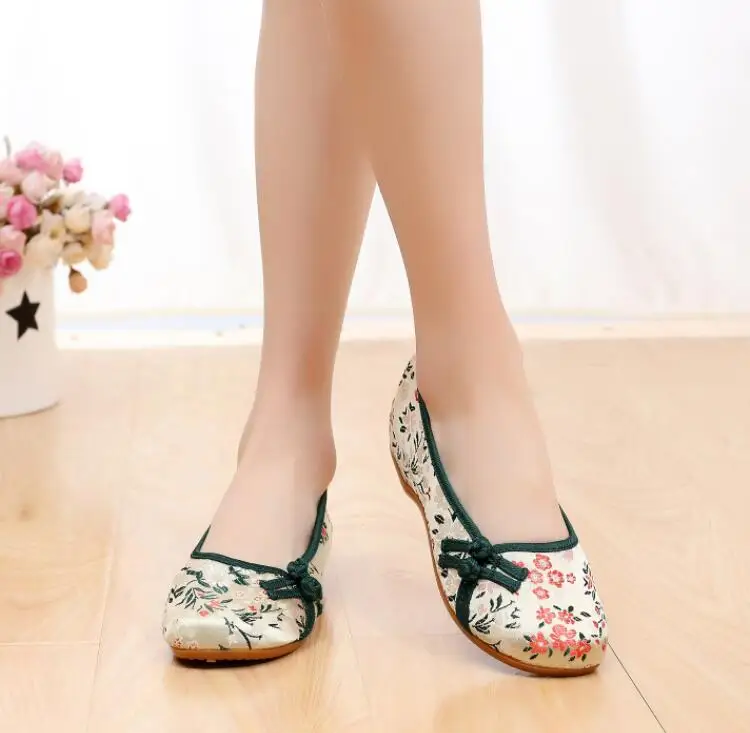 Ethnic Style Embroider Women Shoes Slip on Retro Loafers with Buttons Female Autumn Pumps Vintage Ballet Shoes