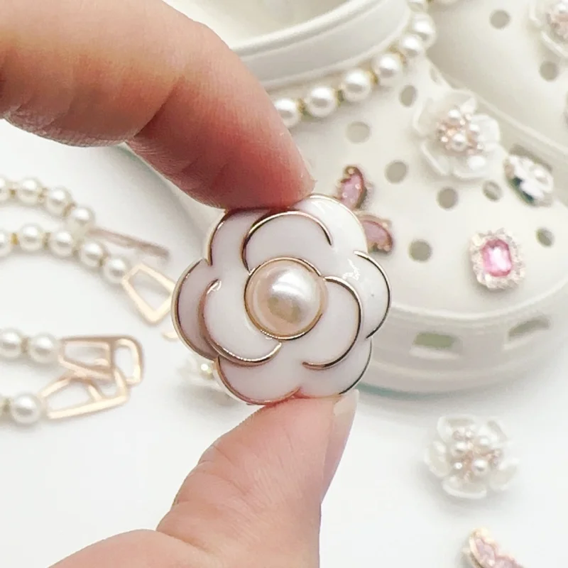 Sweet Cute Girly Charms Designer Elegant Vintage Pearl Chain Shoe Jewelry All-match Flower Shoe Charms for Hole Shoes Hot Sale