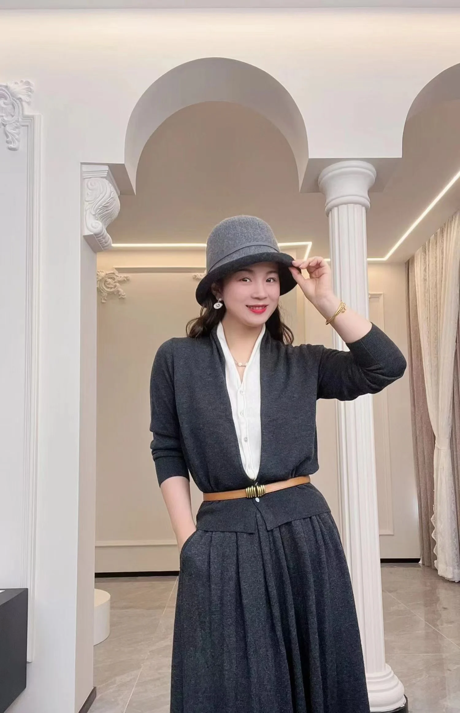 Spring Autumn New Fashion Women Sweater Casual Knit V-Neck Pure Wool Cardigan Warm Soft Slim Coat Two fake Pieces Belt Tops