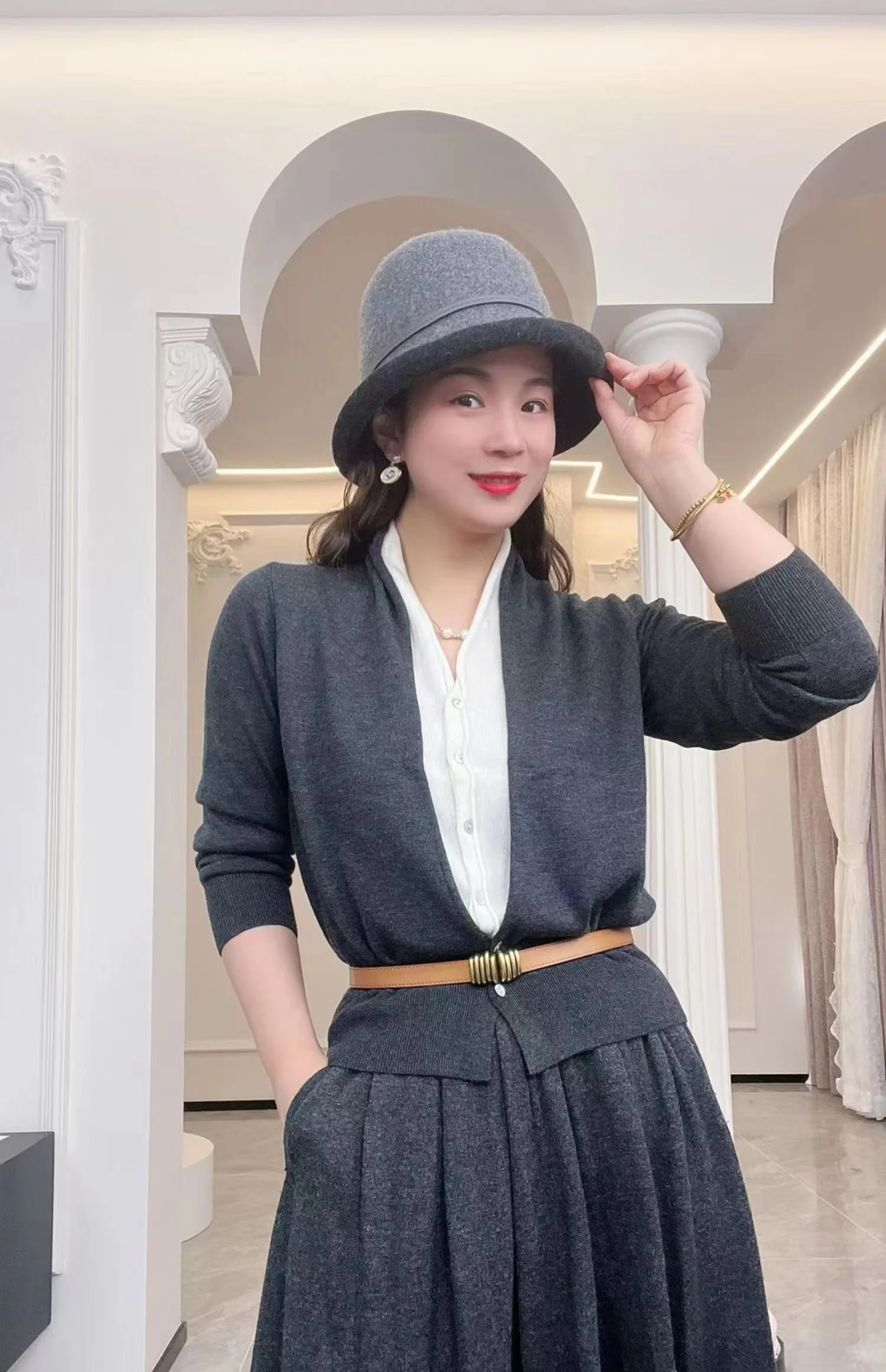 Spring Autumn New Fashion Women Sweater Casual Knit V-Neck Pure Wool Cardigan Warm Soft Slim Coat Two fake Pieces Belt Tops