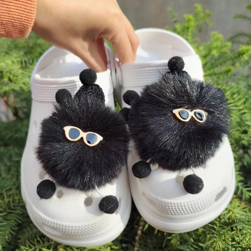 Hot Selling Plush Ball Hole Shoes Charms for Furry Ball Cute Shoe Charms Designer Lovely Removable Shoes Accessories All-match
