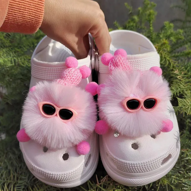 Hot Selling Plush Ball Hole Shoes Charms for Furry Ball Cute Shoe Charms Designer Lovely Removable Shoes Accessories All-match