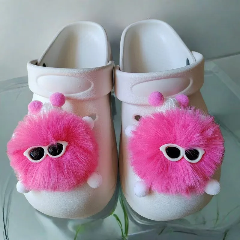 Hot Selling Plush Ball Hole Shoes Charms for Furry Ball Cute Shoe Charms Designer Lovely Removable Shoes Accessories All-match