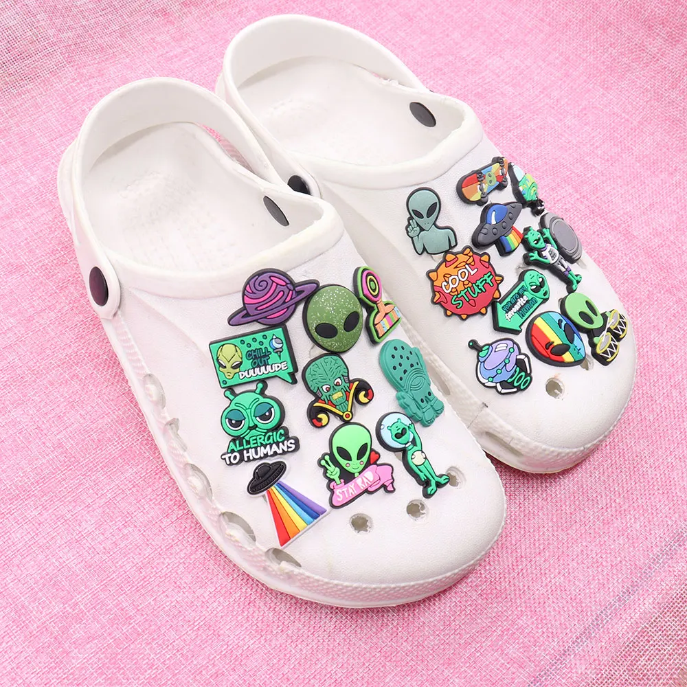 Hot Sale 1pcs Shoe Charms Green Alien Spaceship Planet PVC Accessories Garden Shoes Buckle Decorations Fit Kids X-max Gift