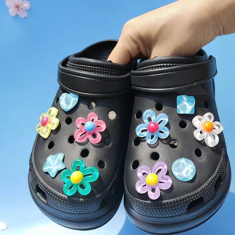 Hot Sales 9pcs 5 Petal Flower Hole Shoe Charms Designer DIY Shiny Bling Shoes Decoration for Clogs Kids Boys Women Girls Gifts