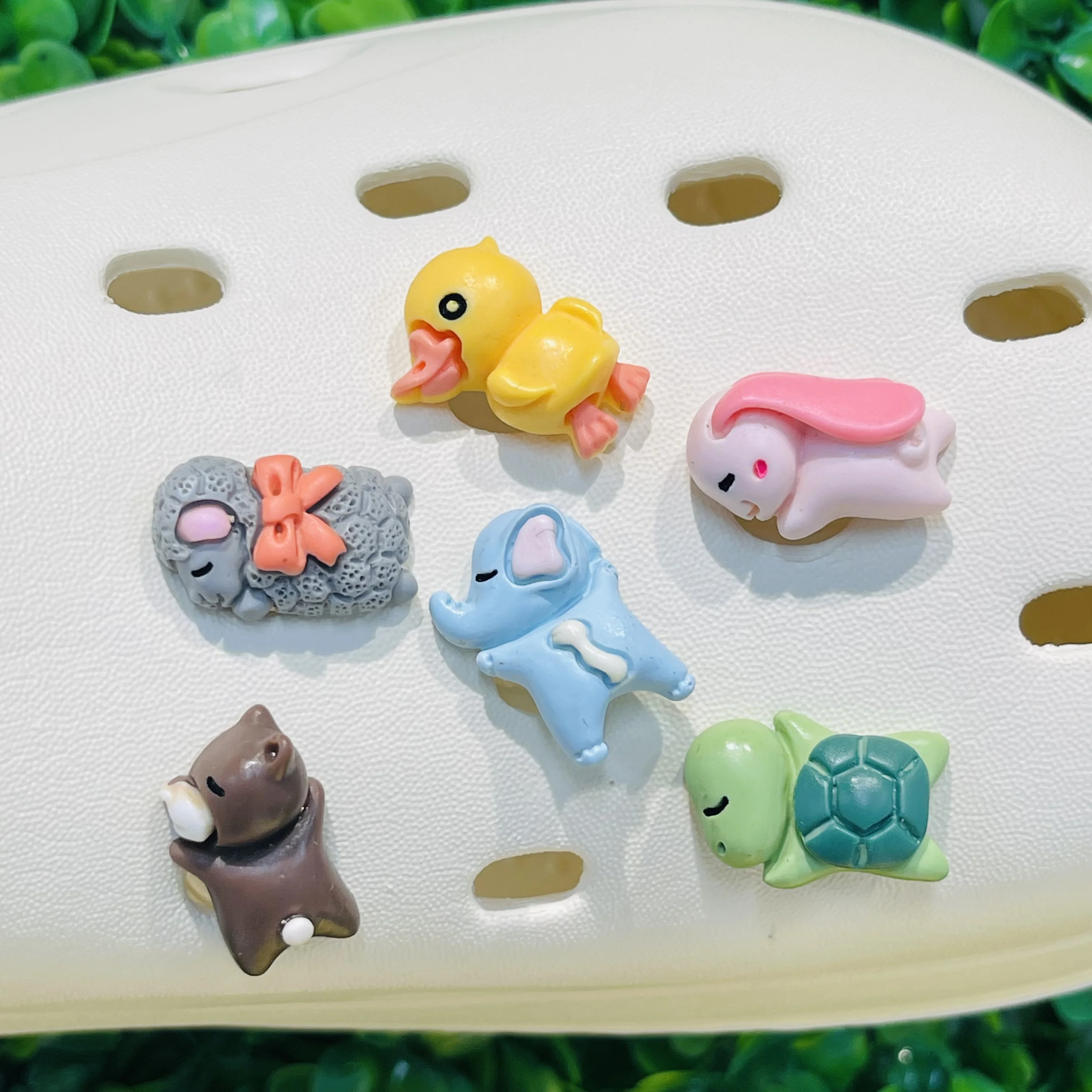 1-6Pcs Cartoon Animal Sheep Turtle Bear Elephant Duck Resin Shoe Charms Decorations for Bands Garden Shoes Button Accessories