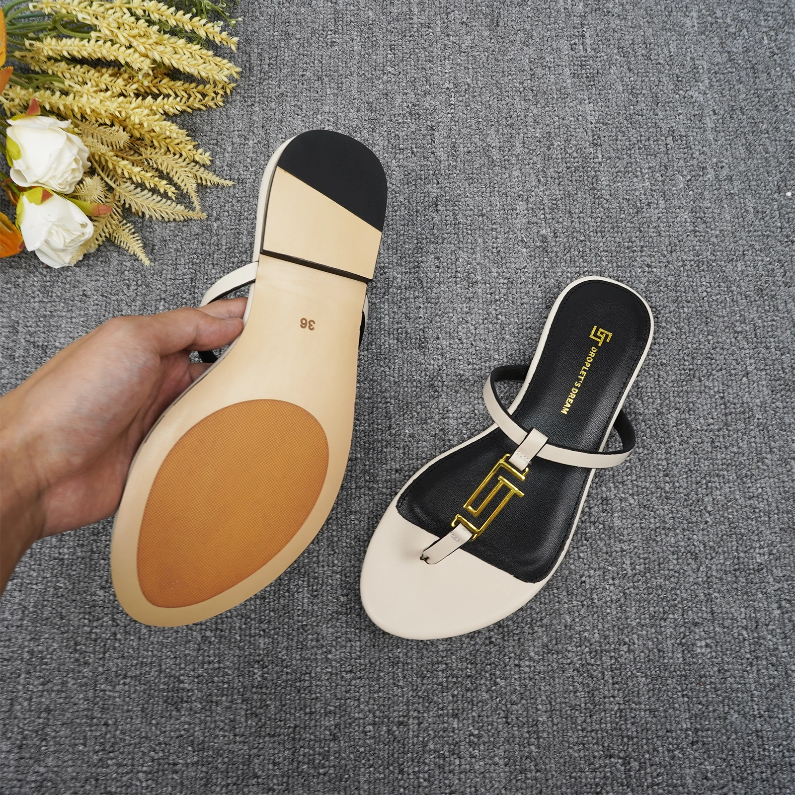 New European and American Summer Flat Heel Outdoor Solid Color Women's Slippers Luxury Popular Brand Anti slip Beach Slippers
