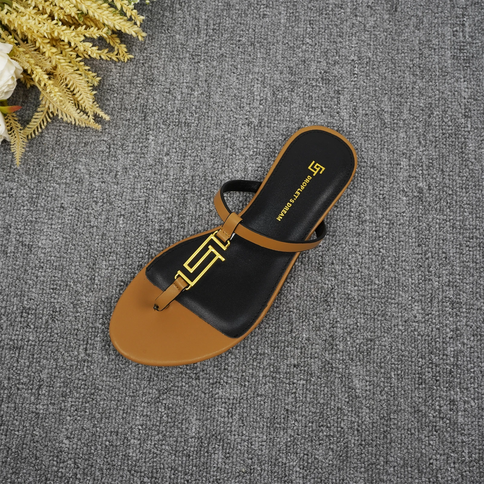 New European and American Summer Flat Heel Outdoor Solid Color Women's Slippers Luxury Popular Brand Anti slip Beach Slippers