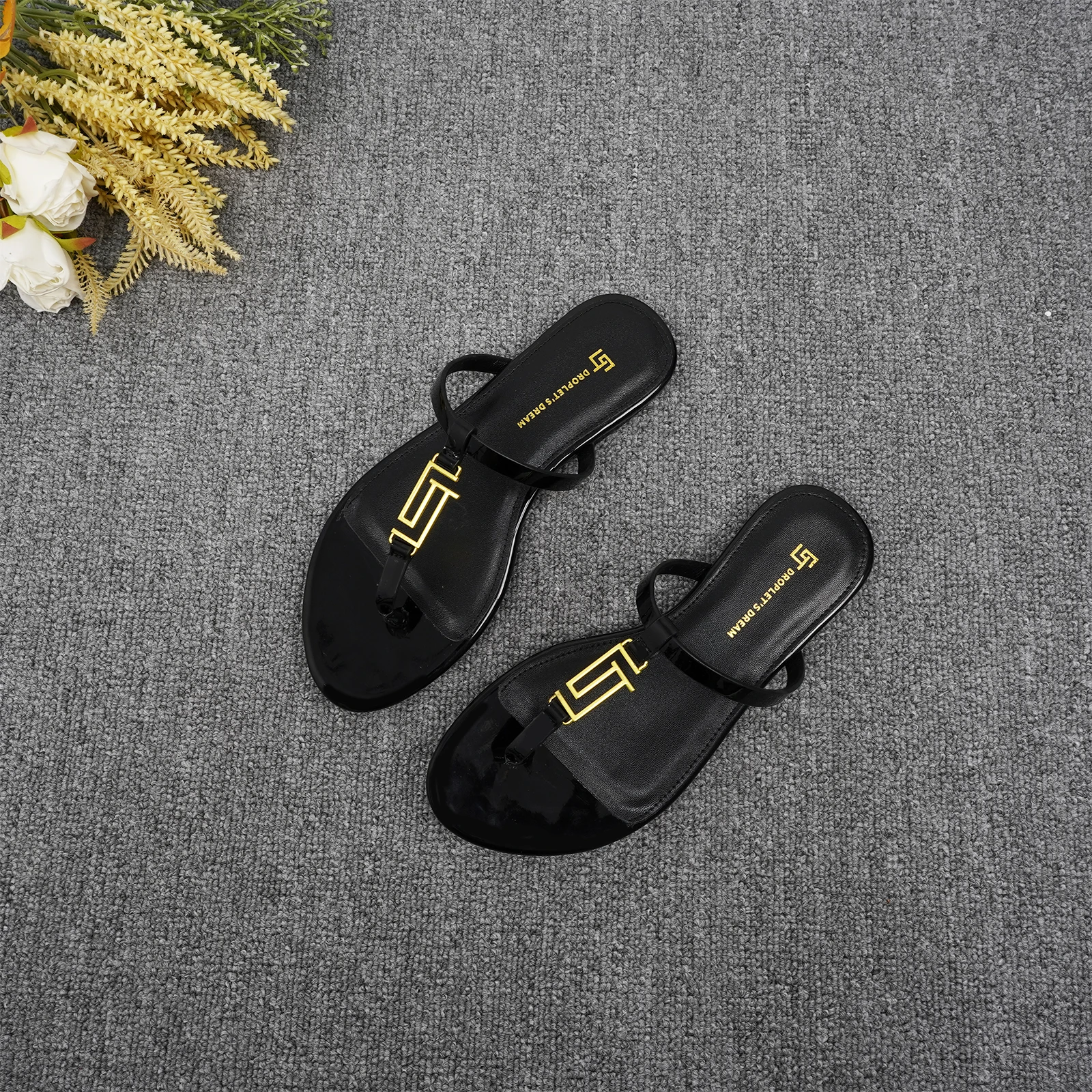 New European and American Summer Flat Heel Outdoor Solid Color Women's Slippers Luxury Popular Brand Anti slip Beach Slippers