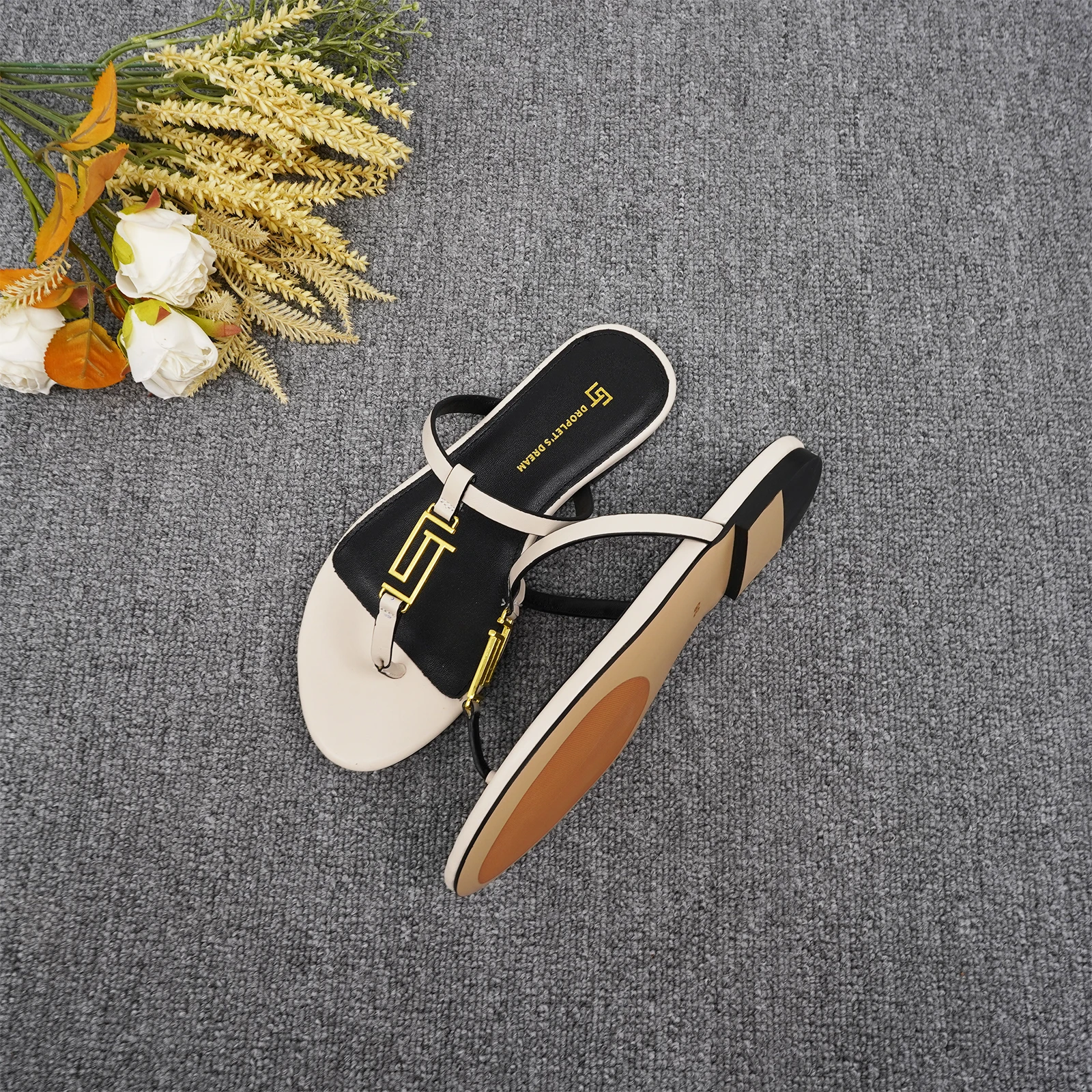 New European and American Summer Flat Heel Outdoor Solid Color Women's Slippers Luxury Popular Brand Anti slip Beach Slippers