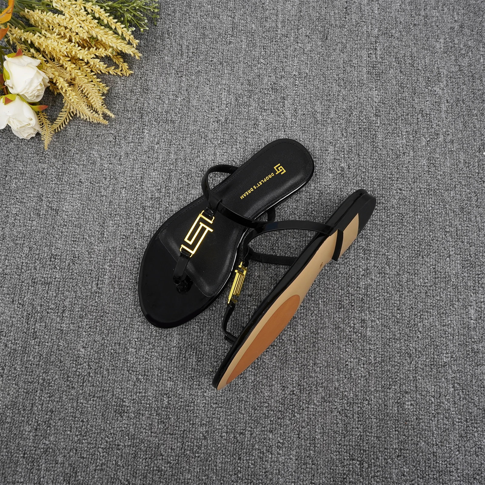 New European and American Summer Flat Heel Outdoor Solid Color Women's Slippers Luxury Popular Brand Anti slip Beach Slippers