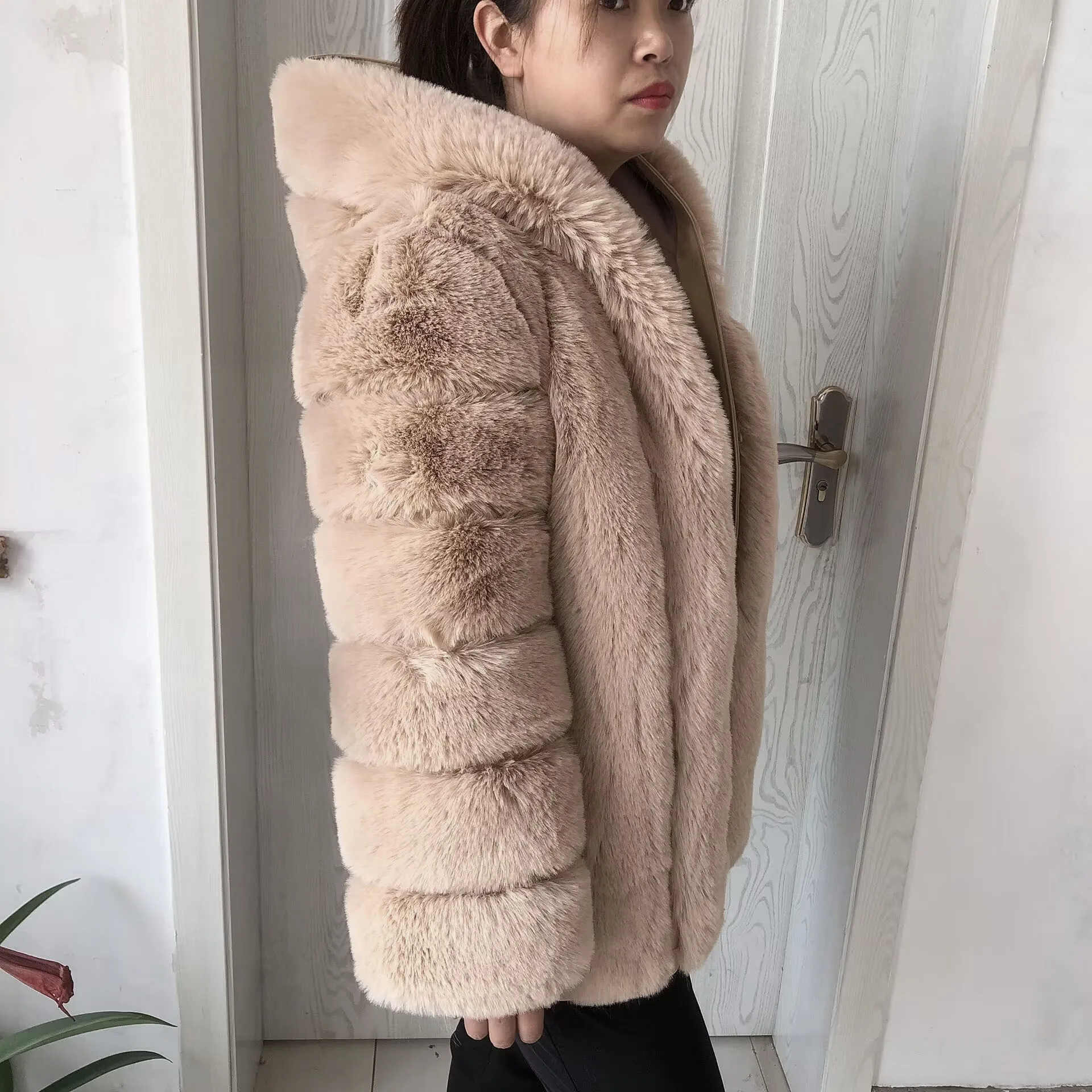 Women's Faux Fur Hooded Coat Winter Warm Fashion Hooded Fur Jacket Imitation Fox Fur Fluffy Coat Women's Clothing