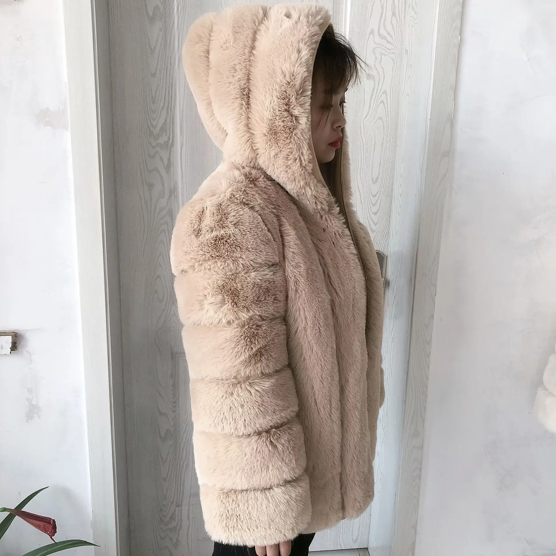 Women's Faux Fur Hooded Coat Winter Warm Fashion Hooded Fur Jacket Imitation Fox Fur Fluffy Coat Women's Clothing