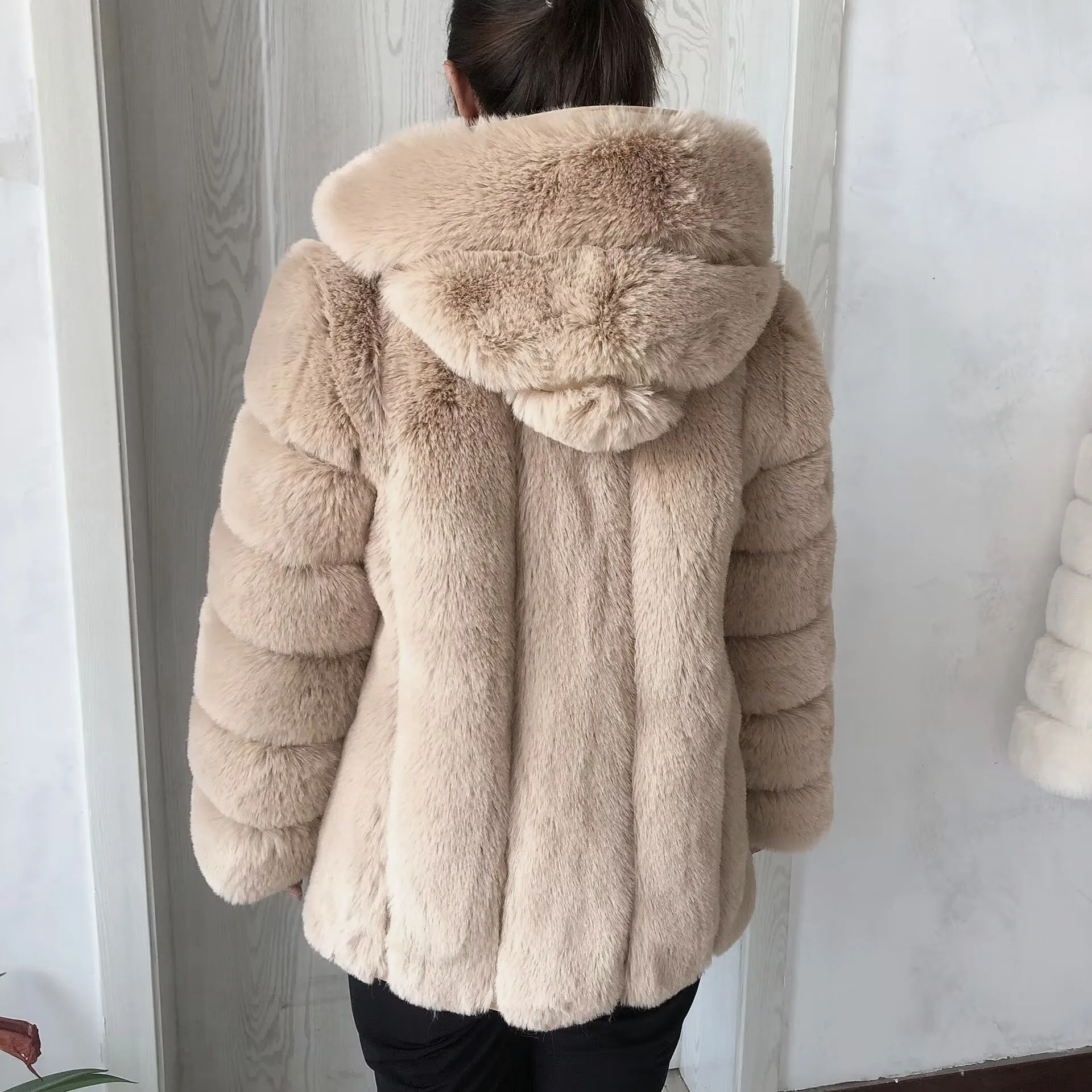 Women's Faux Fur Hooded Coat Winter Warm Fashion Hooded Fur Jacket Imitation Fox Fur Fluffy Coat Women's Clothing