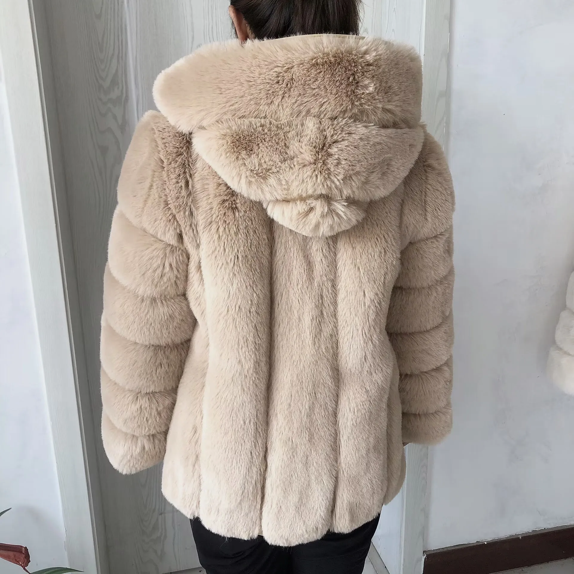 Women's Faux Fur Hooded Coat Winter Warm Fashion Hooded Fur Jacket Imitation Fox Fur Fluffy Coat Women's Clothing