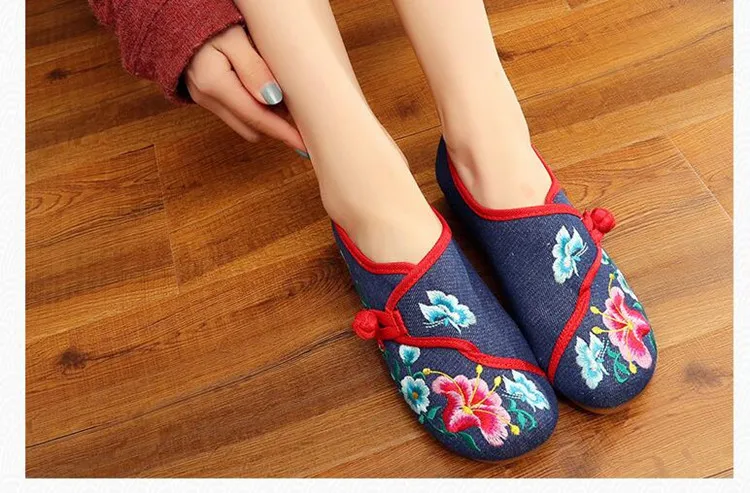 Floral Embroidered Shoes for Women Vintage Casual Loafers Canvas Dance Performance Shoe Ethnic Pumps Ladies Slingbacks Sandals