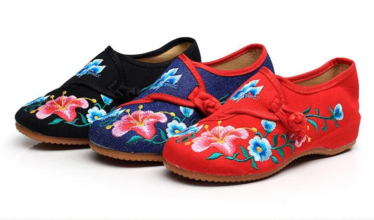 Floral Embroidered Shoes for Women Vintage Casual Loafers Canvas Dance Performance Shoe Ethnic Pumps Ladies Slingbacks Sandals