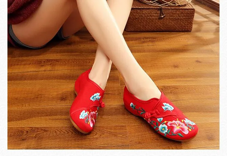 Floral Embroidered Shoes for Women Vintage Casual Loafers Canvas Dance Performance Shoe Ethnic Pumps Ladies Slingbacks Sandals