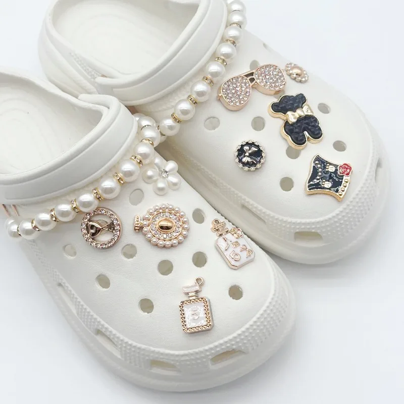 Whole Set Hot Sale DIY Hole Shoes Charms Cute Black Bear Glasses Accessories Designer Quality Garden Shoe Decoration Girl Gift