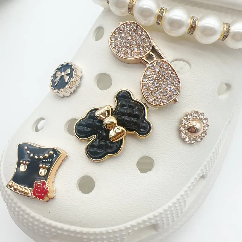 Whole Set Hot Sale DIY Hole Shoes Charms Cute Black Bear Glasses Accessories Designer Quality Garden Shoe Decoration Girl Gift