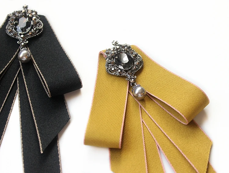 Vintage Bow Tie Cameo Ladies Head Diamond Ribbon Tassel Brooch Chic Girls Elegant Jewelry Collar Pin Girl Cravat Gift for Men