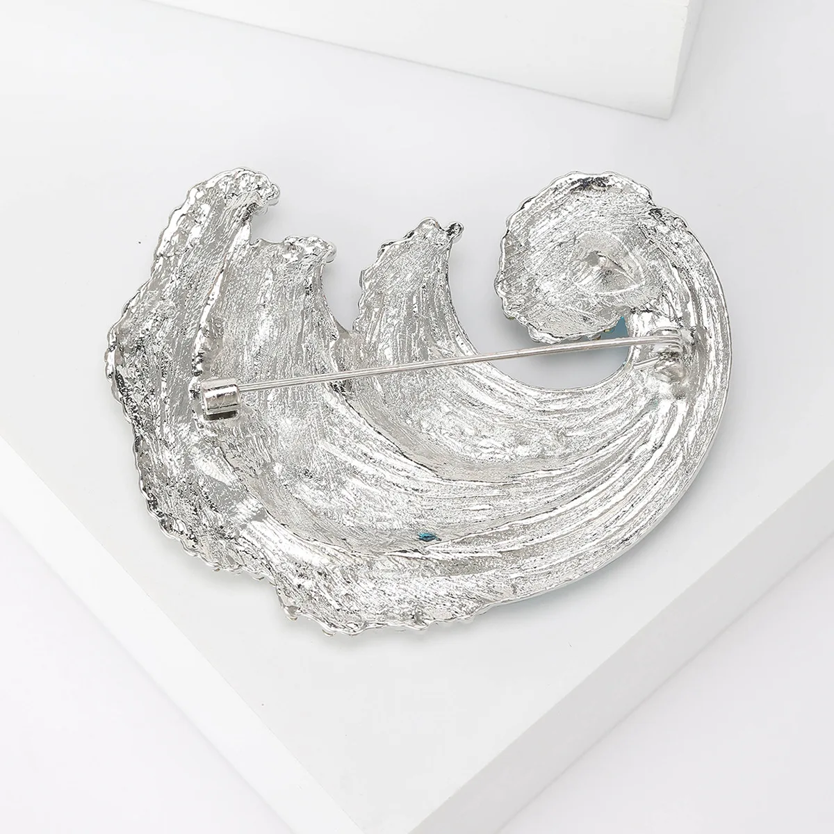 Luxury Shiny Rhinestone Blue Ocean Wave Brooches For Women High Quality Crystal Brooch Pin Accessories Party Office Jewelry Gift