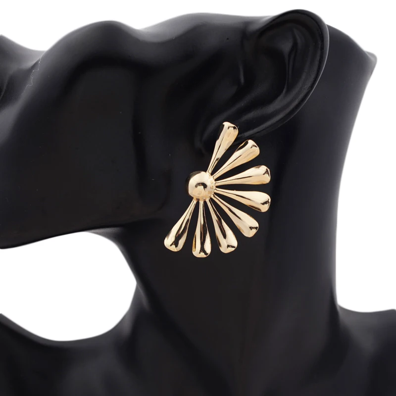 New European Exaggerated Women's Metal Hanging Earrings Multi-layers Alloy Pendants Twisted Unusual Earrings Fashion Cool Stuff