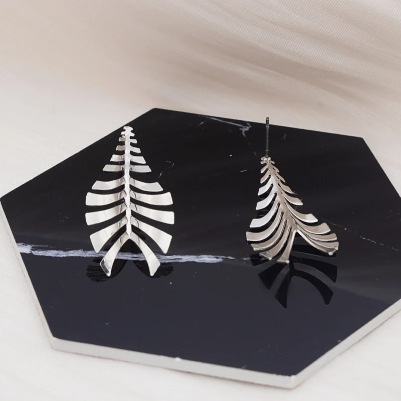 New European Exaggerated Women's Metal Hanging Earrings Multi-layers Alloy Pendants Twisted Unusual Earrings Fashion Cool Stuff