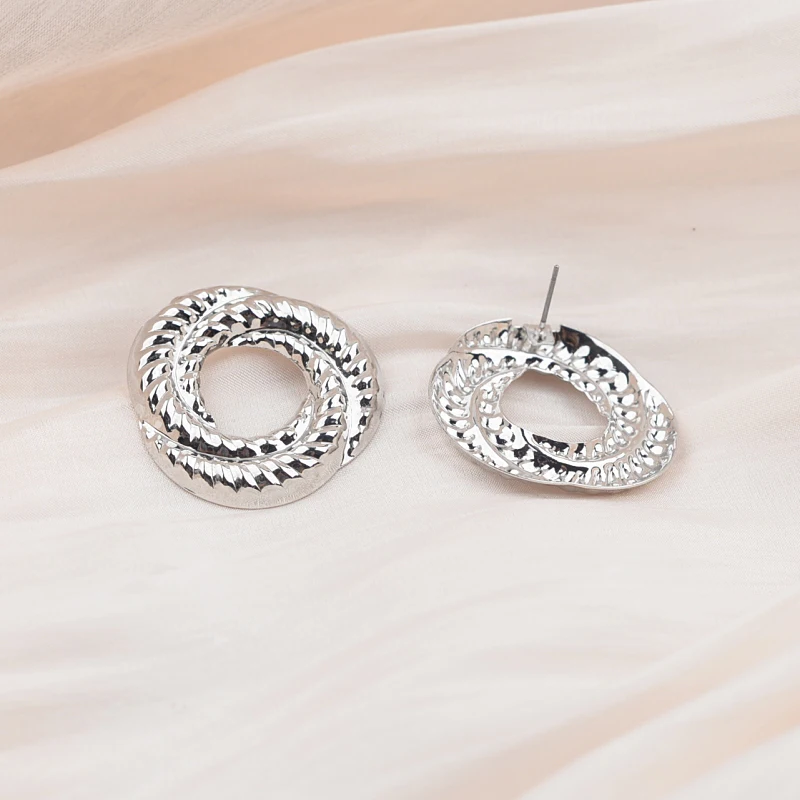 New European Exaggerated Women's Metal Hanging Earrings Multi-layers Alloy Pendants Twisted Unusual Earrings Fashion Cool Stuff