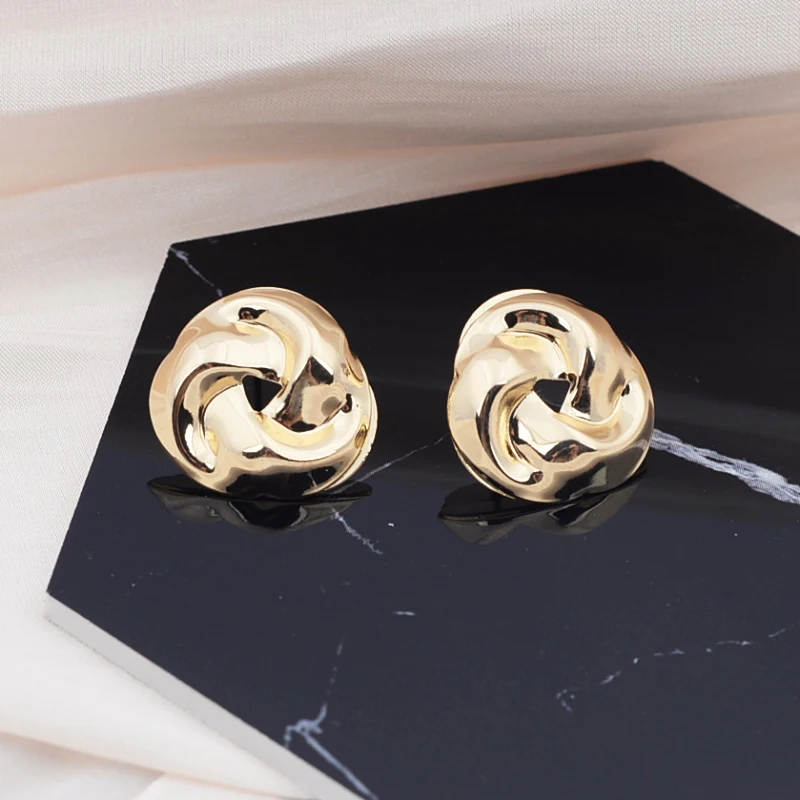 New European Exaggerated Women's Metal Hanging Earrings Multi-layers Alloy Pendants Twisted Unusual Earrings Fashion Cool Stuff
