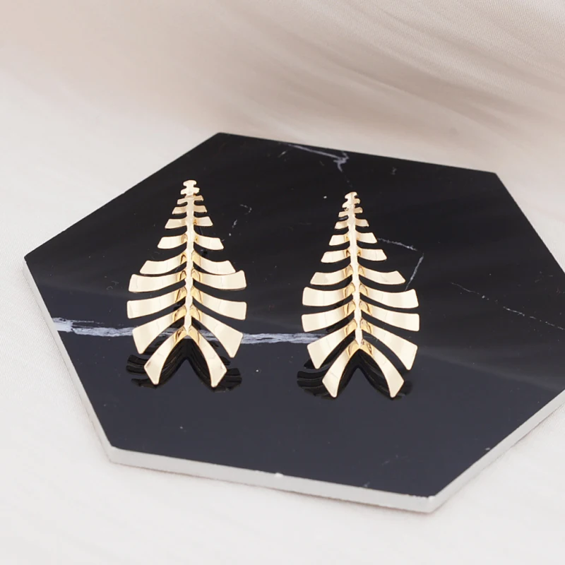 New European Exaggerated Women's Metal Hanging Earrings Multi-layers Alloy Pendants Twisted Unusual Earrings Fashion Cool Stuff