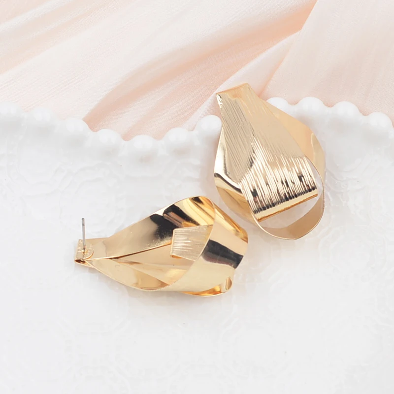 New European Exaggerated Women's Metal Hanging Earrings Multi-layers Alloy Pendants Twisted Unusual Earrings Fashion Cool Stuff
