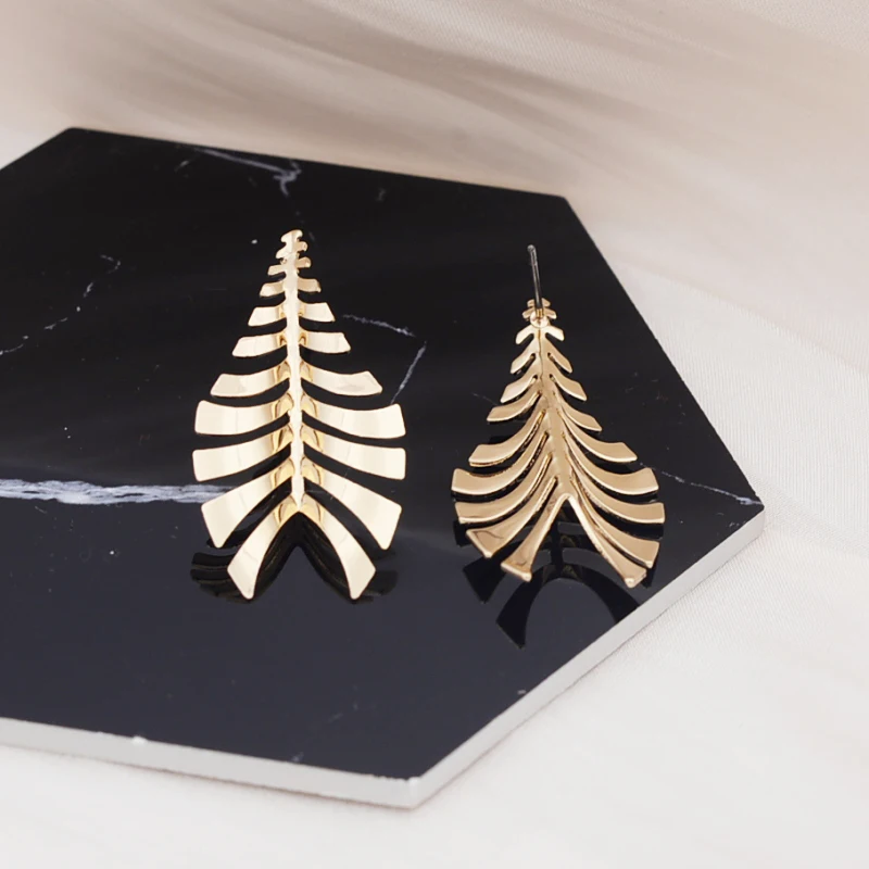 New European Exaggerated Women's Metal Hanging Earrings Multi-layers Alloy Pendants Twisted Unusual Earrings Fashion Cool Stuff
