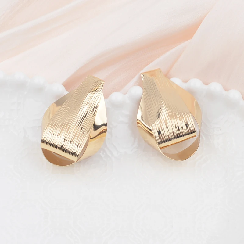 New European Exaggerated Women's Metal Hanging Earrings Multi-layers Alloy Pendants Twisted Unusual Earrings Fashion Cool Stuff