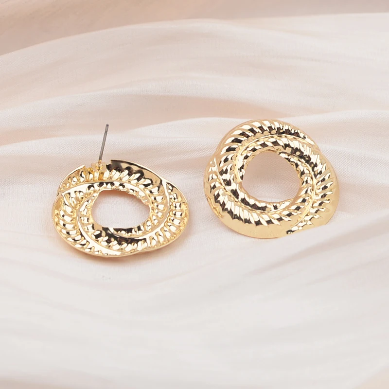 New European Exaggerated Women's Metal Hanging Earrings Multi-layers Alloy Pendants Twisted Unusual Earrings Fashion Cool Stuff