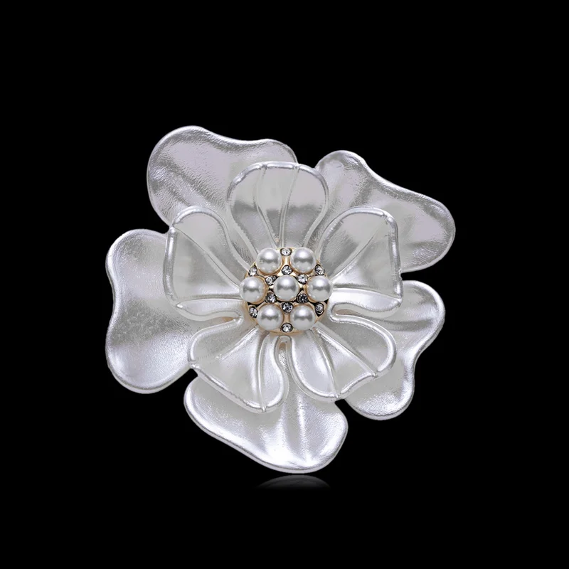 Trendy New Camellia Women Brooch Elegant Flower Pearl Pins Fashion Female Party Coat Dress Scarf Accessories Jewelry Gift