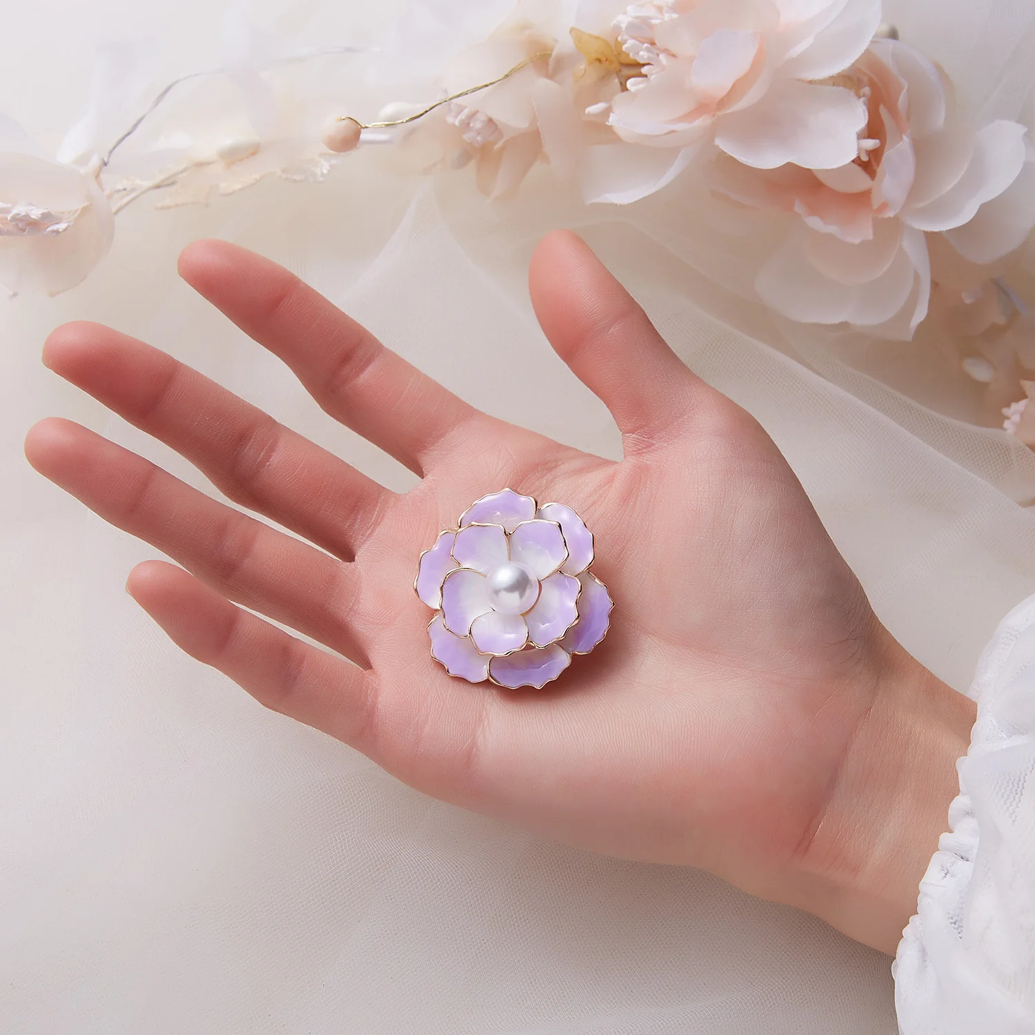 Trendy New Camellia Women Brooch Elegant Flower Pearl Pins Fashion Female Party Coat Dress Scarf Accessories Jewelry Gift